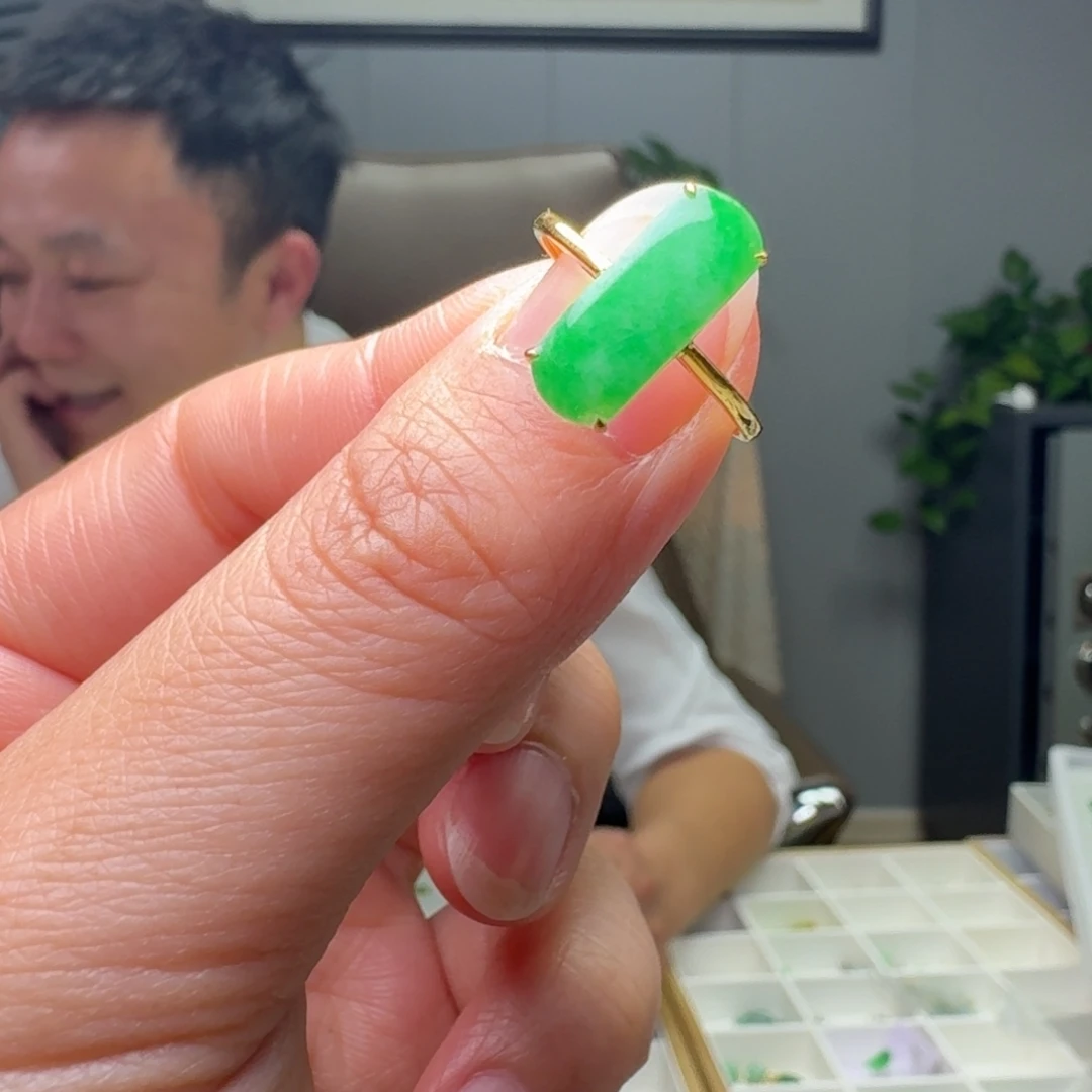 多***亿翡翠18K金镶嵌戒指天然