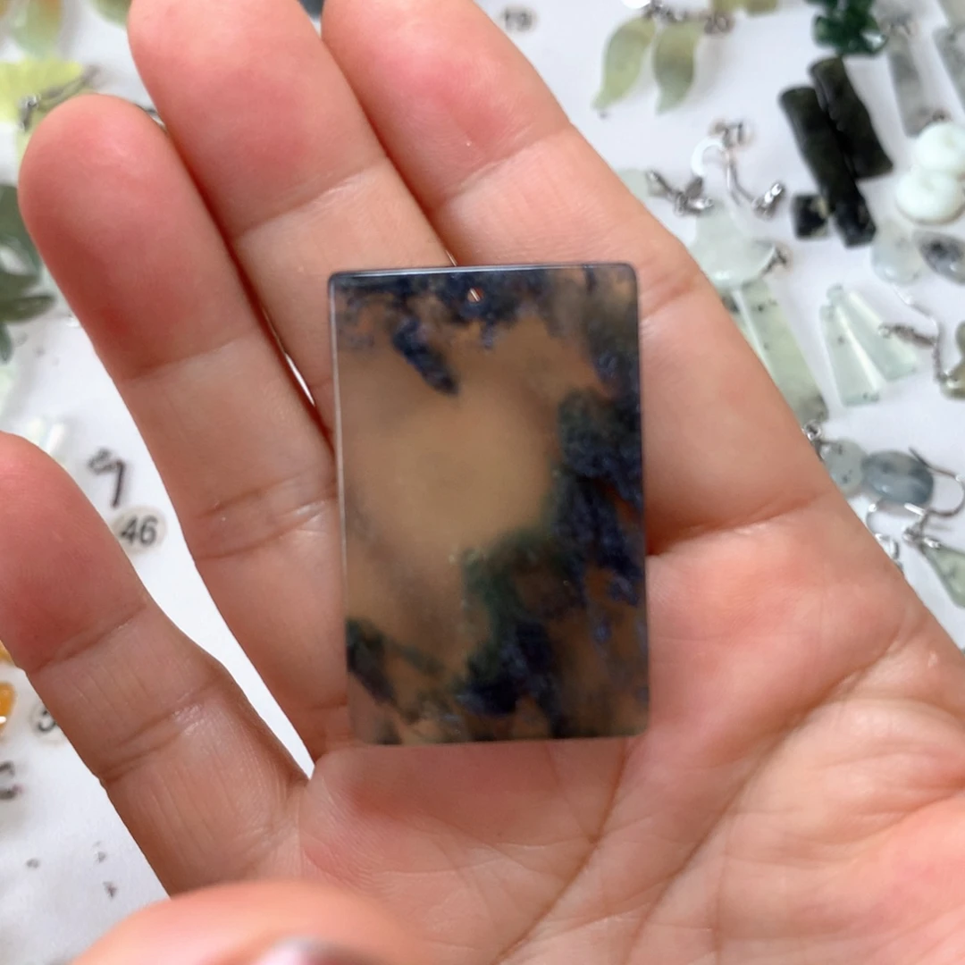 蛇纹石玉未镶嵌耳环
