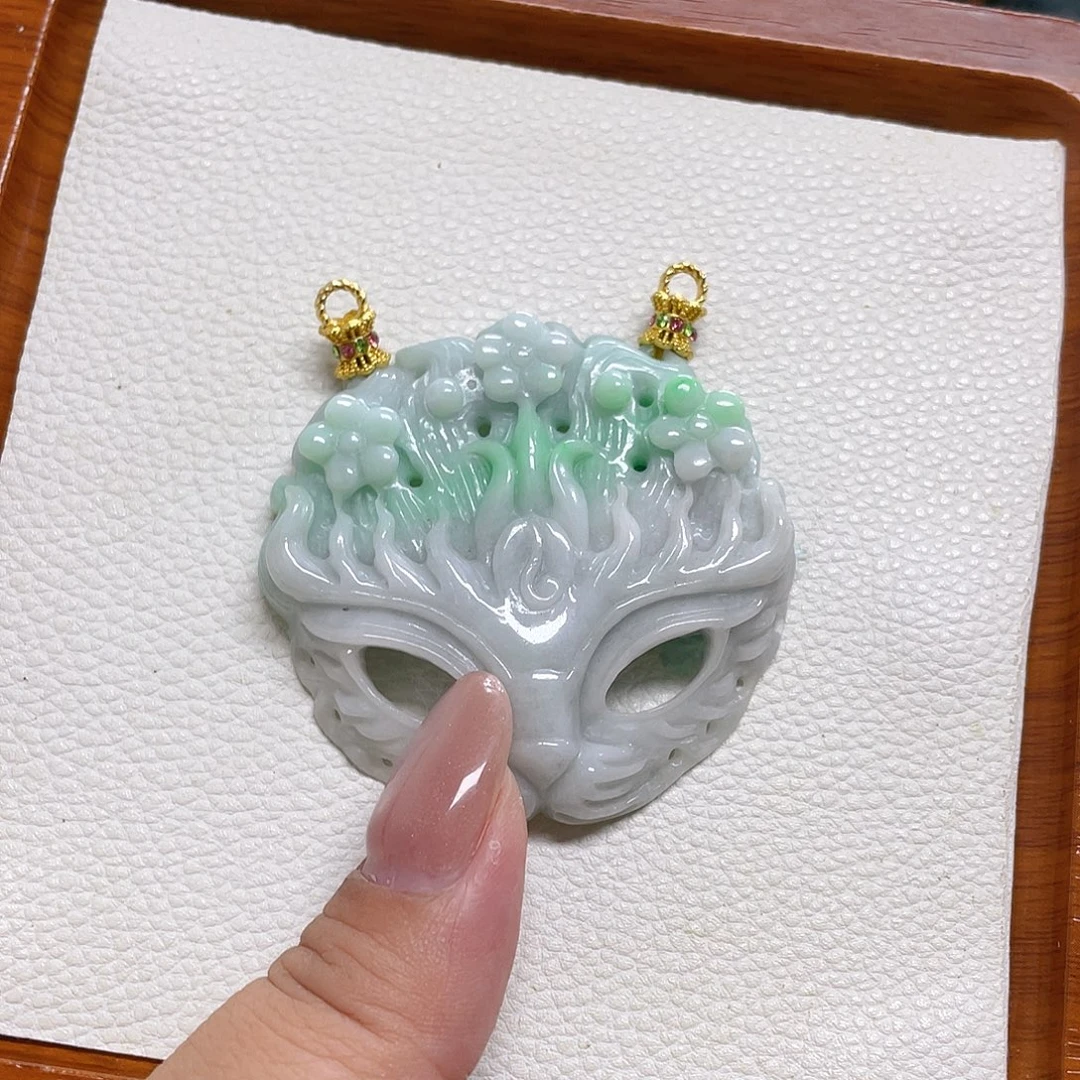 翡翠未镶嵌颈饰狐狐面具