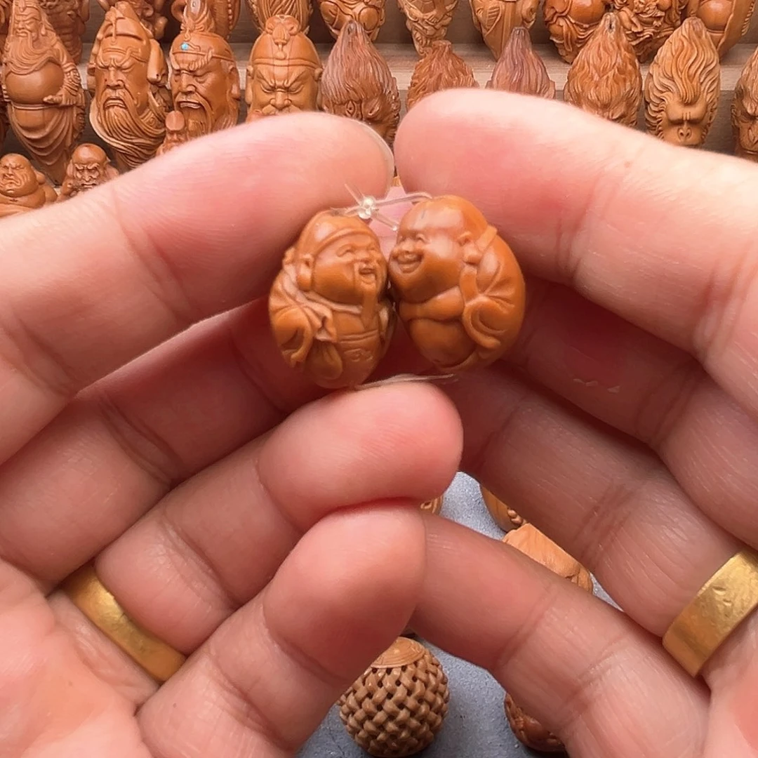 橄榄核吊坠小*?财迷手机链