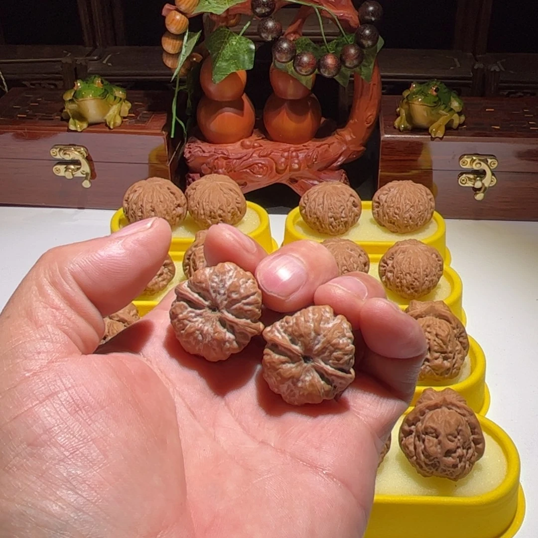 梁***灿文玩核桃把件昌平娃直播中欢迎观看