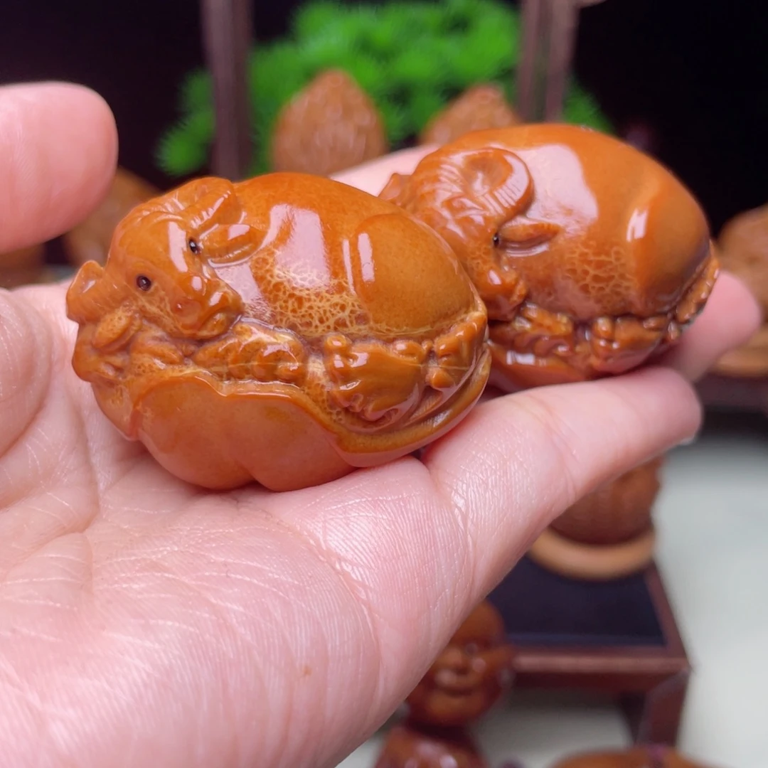 吊坠橄榄核荷叶牛手球