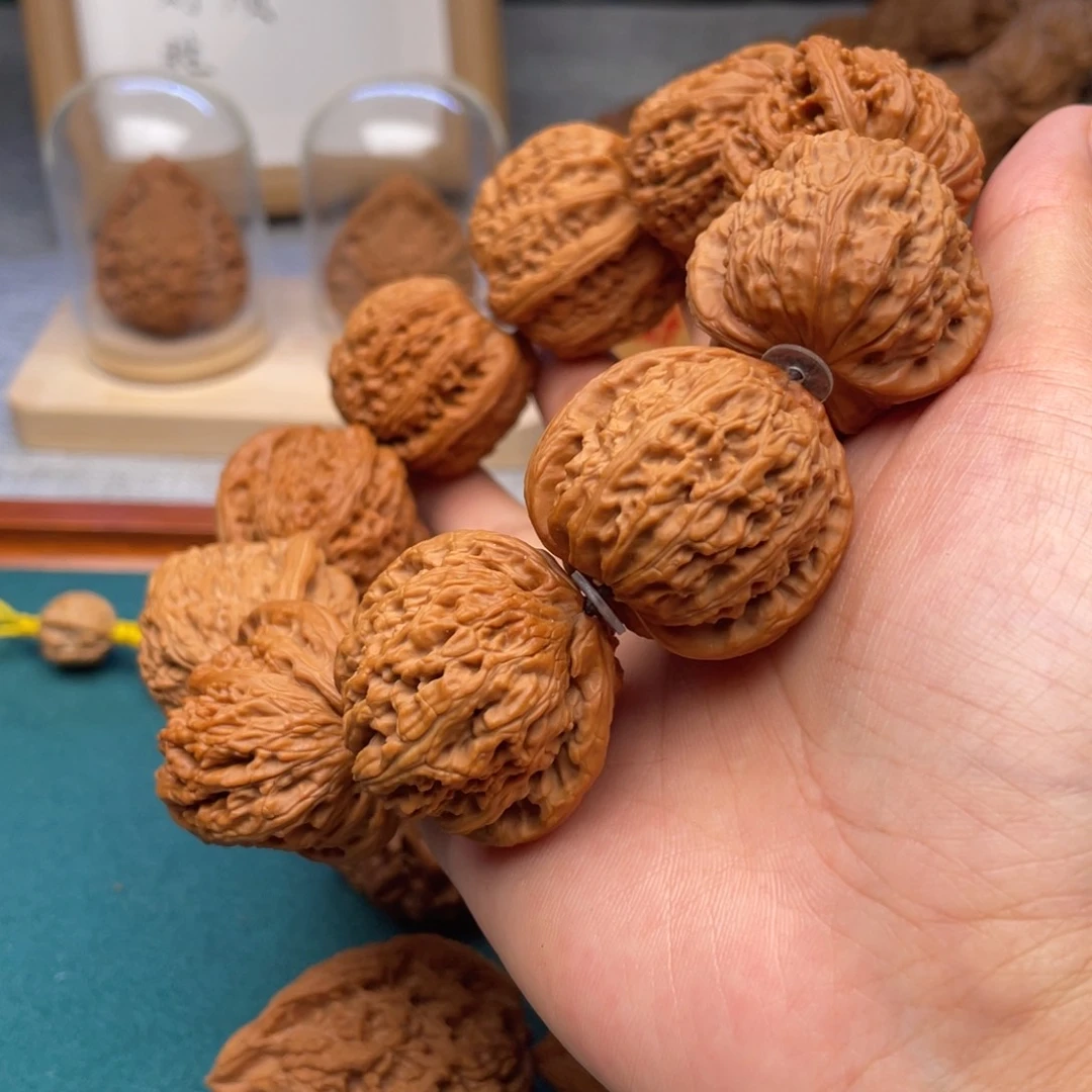 文玩核桃吊坠白狮子手串