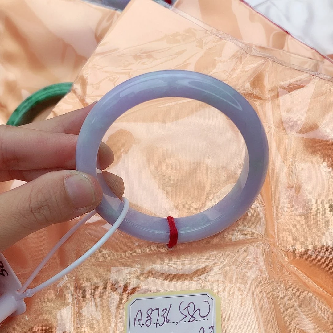 翡翠手镯未镶嵌翡翠