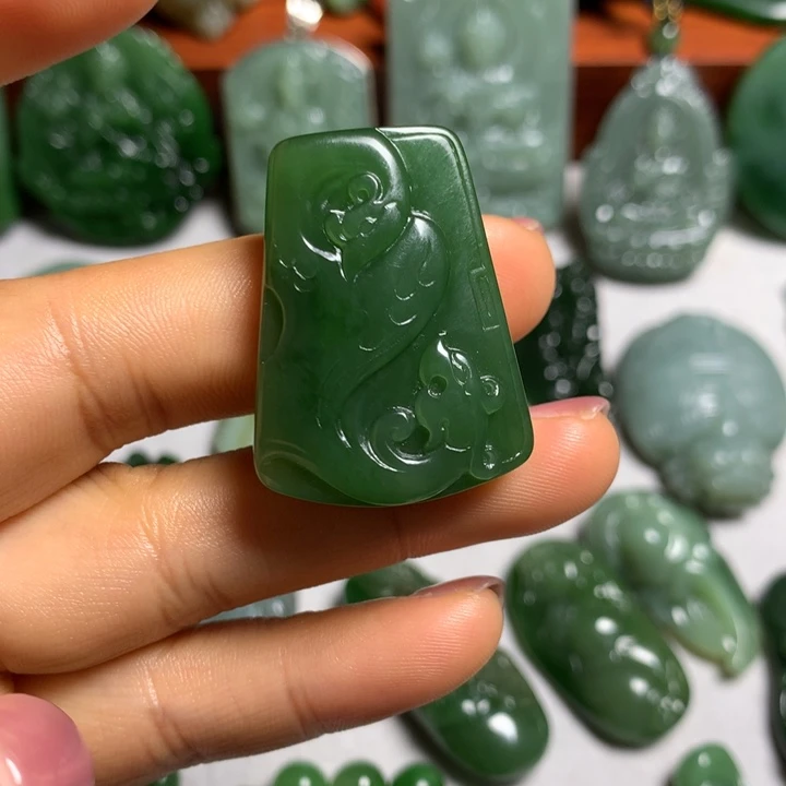 和田玉未镶嵌颈饰