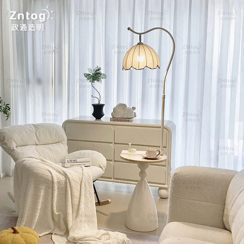 奶油风置物架一体落地灯客厅沙发旁边几摆件氛围灯卧室床头柜台灯