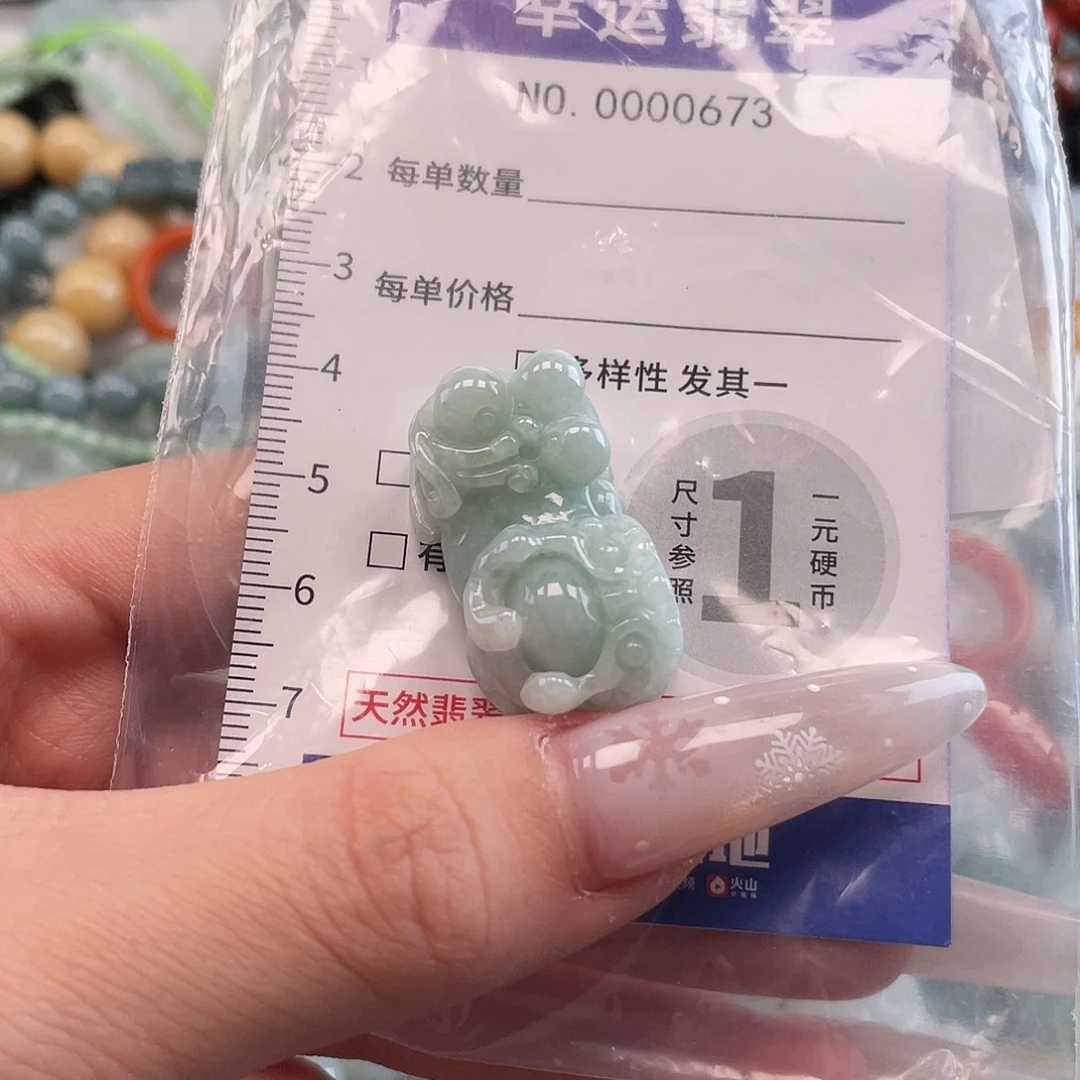 翡翠未镶嵌颈饰hhh