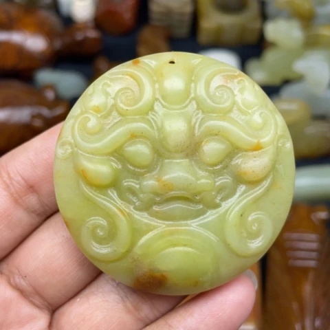 未镶嵌蛇纹石玉颈饰47