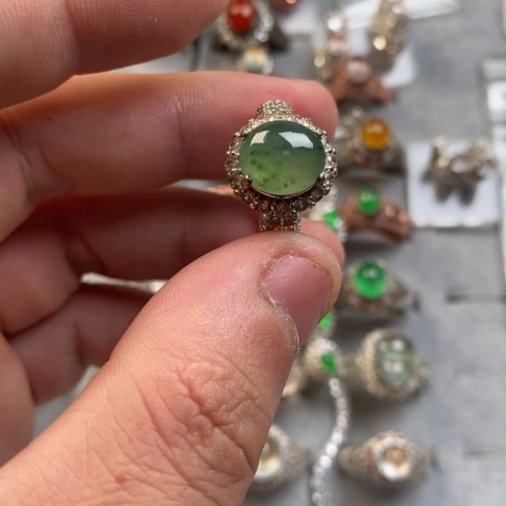 翡翠未镶嵌戒指戒指