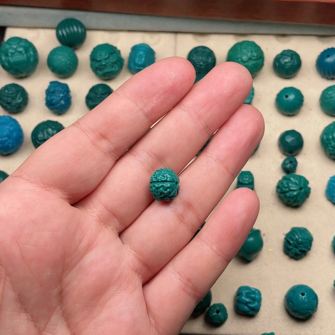 【闪购商品】玻璃颈饰金刚12×10一个