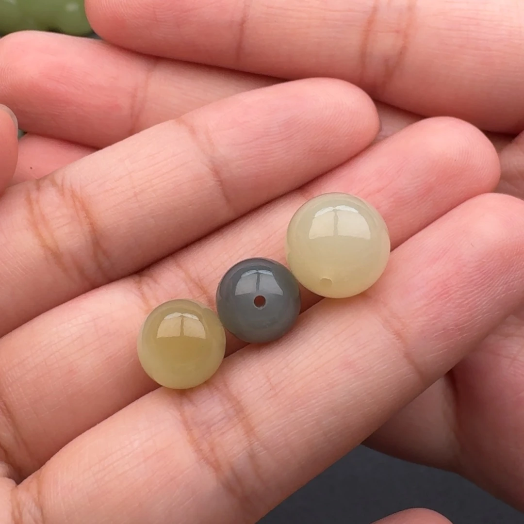 月***.和田玉未镶嵌颈饰