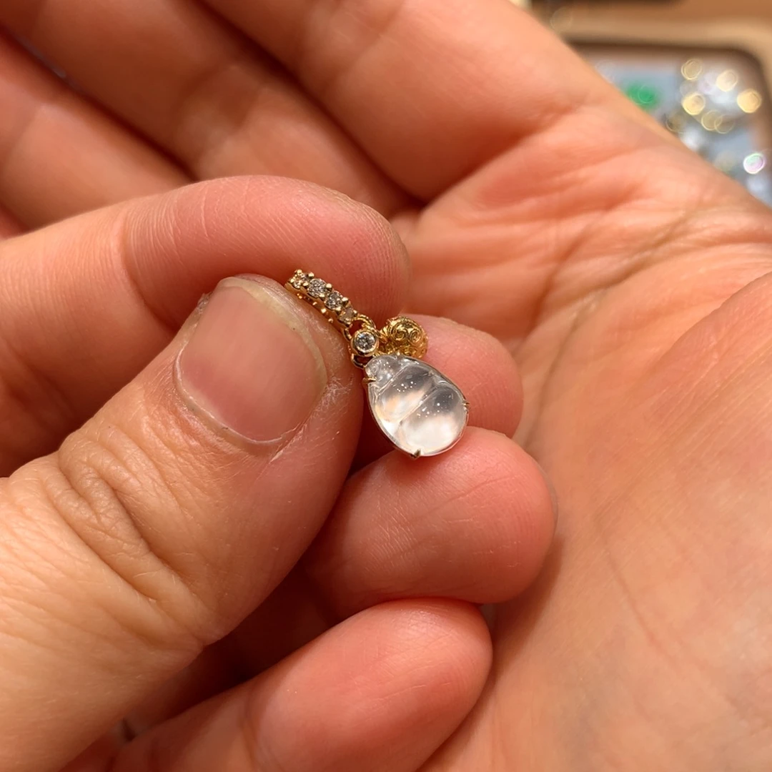 翡翠18K金镶嵌颈饰提溜