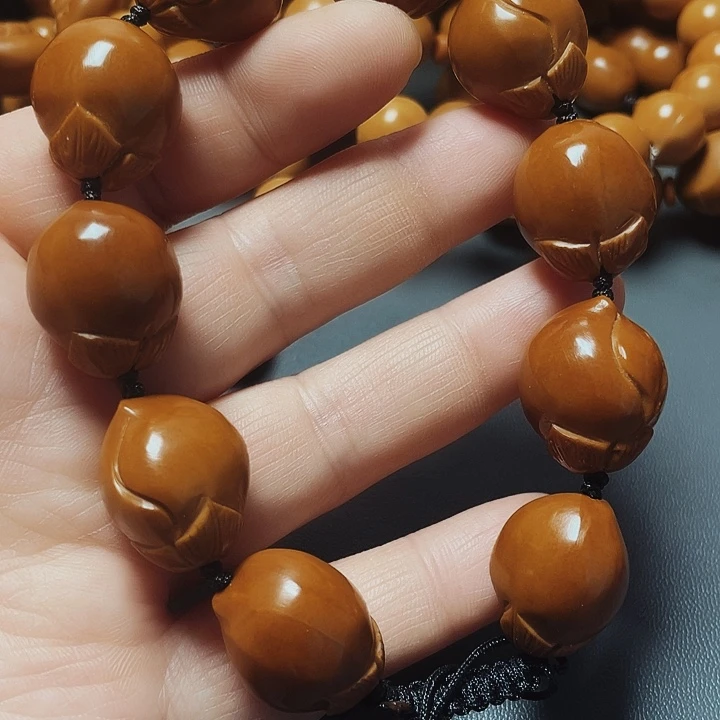 寿桃，橄榄核雕工艺