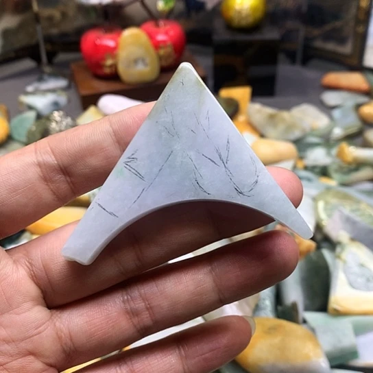 翡翠耳饰未镶嵌是***~翡翠