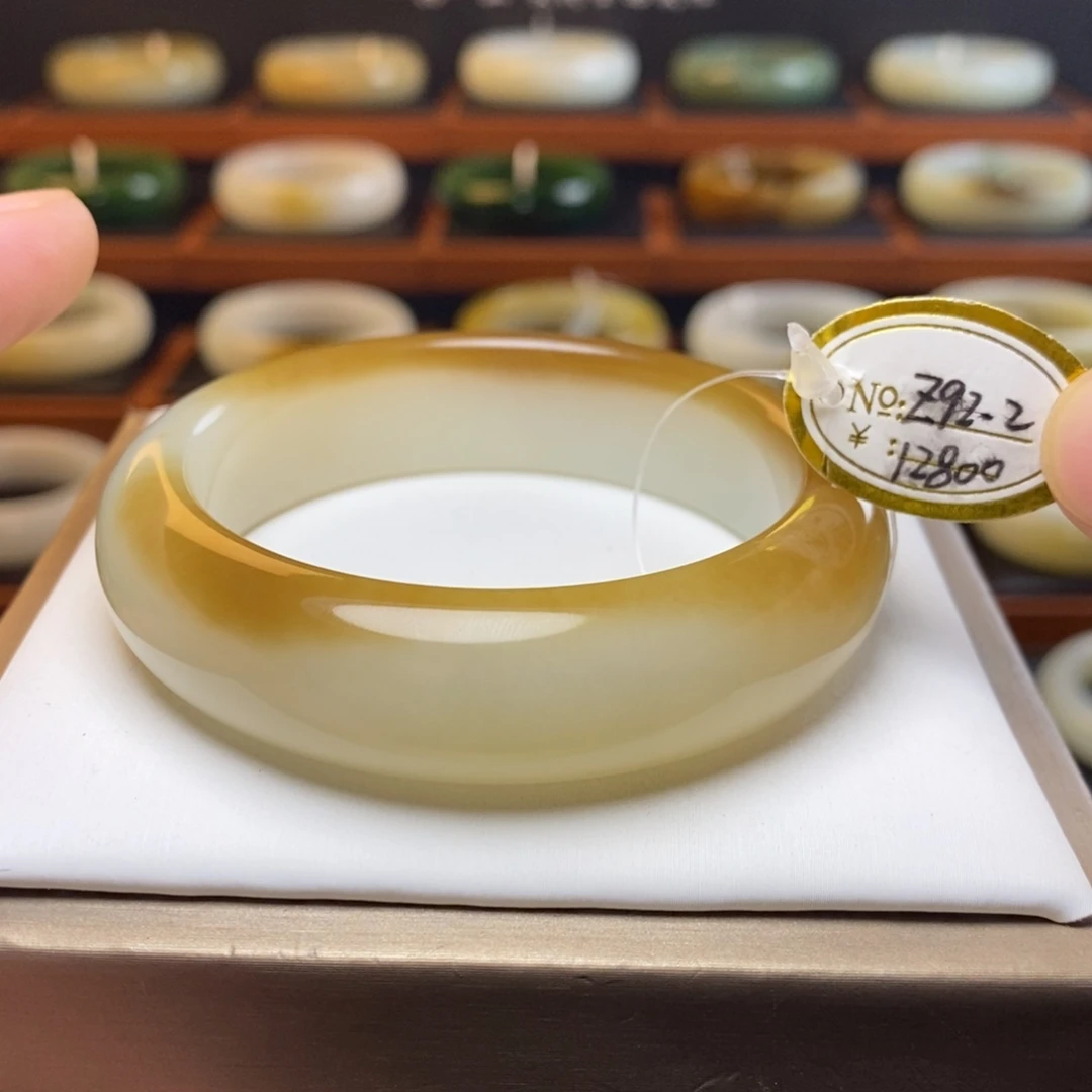 和田玉（糖玉）未镶嵌手镯