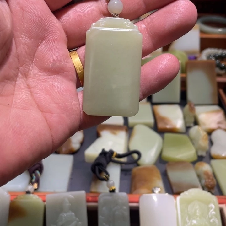 颈饰未镶嵌和田玉