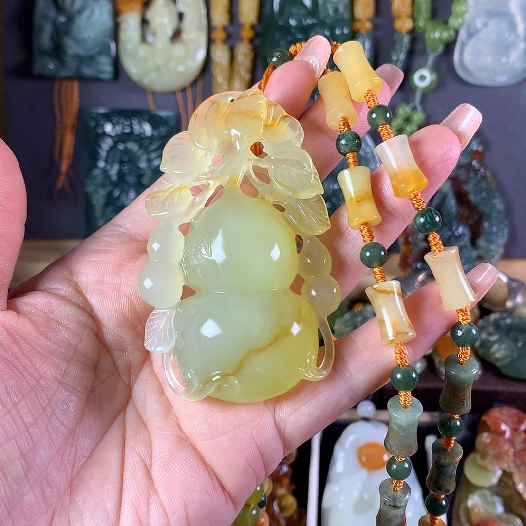 杨***岫玉未镶嵌吊坠(赠链)