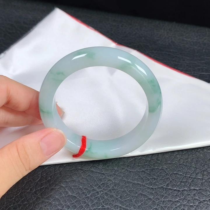 未镶嵌手镯翡翠。。