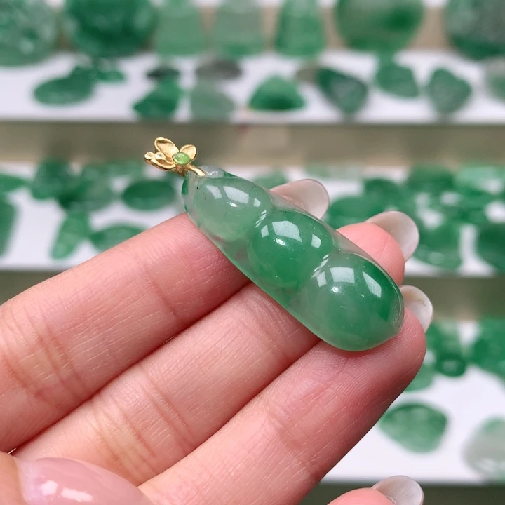 颈饰未镶嵌石英质玉