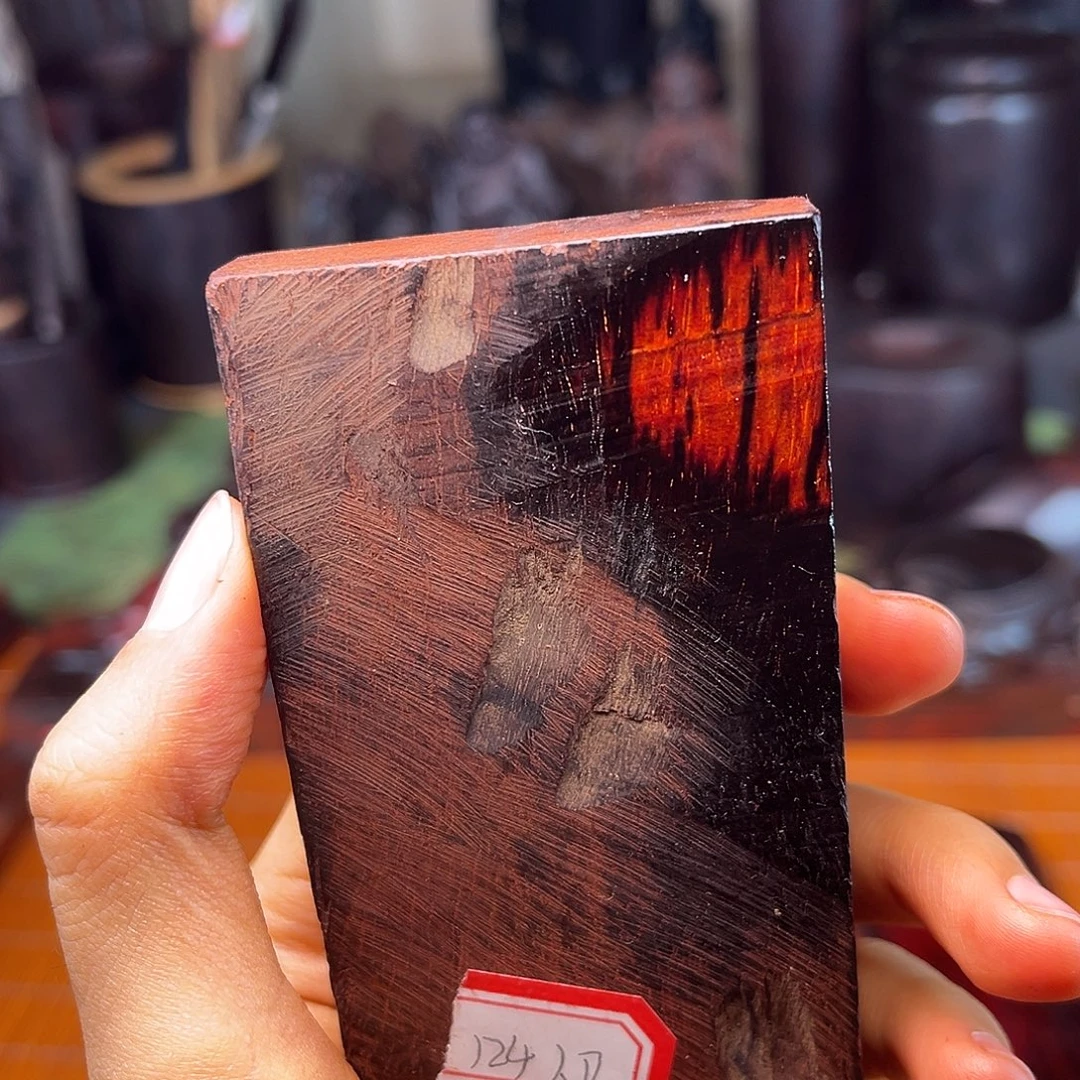 檀香紫檀（小叶紫檀）龙麟底金星火焰纹