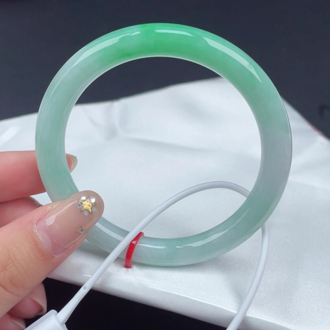 翡翠手镯未镶嵌56圆条