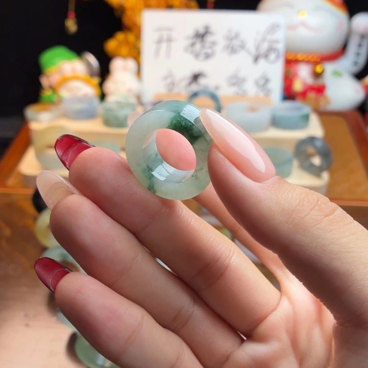 定制翡翠未镶嵌戒圈