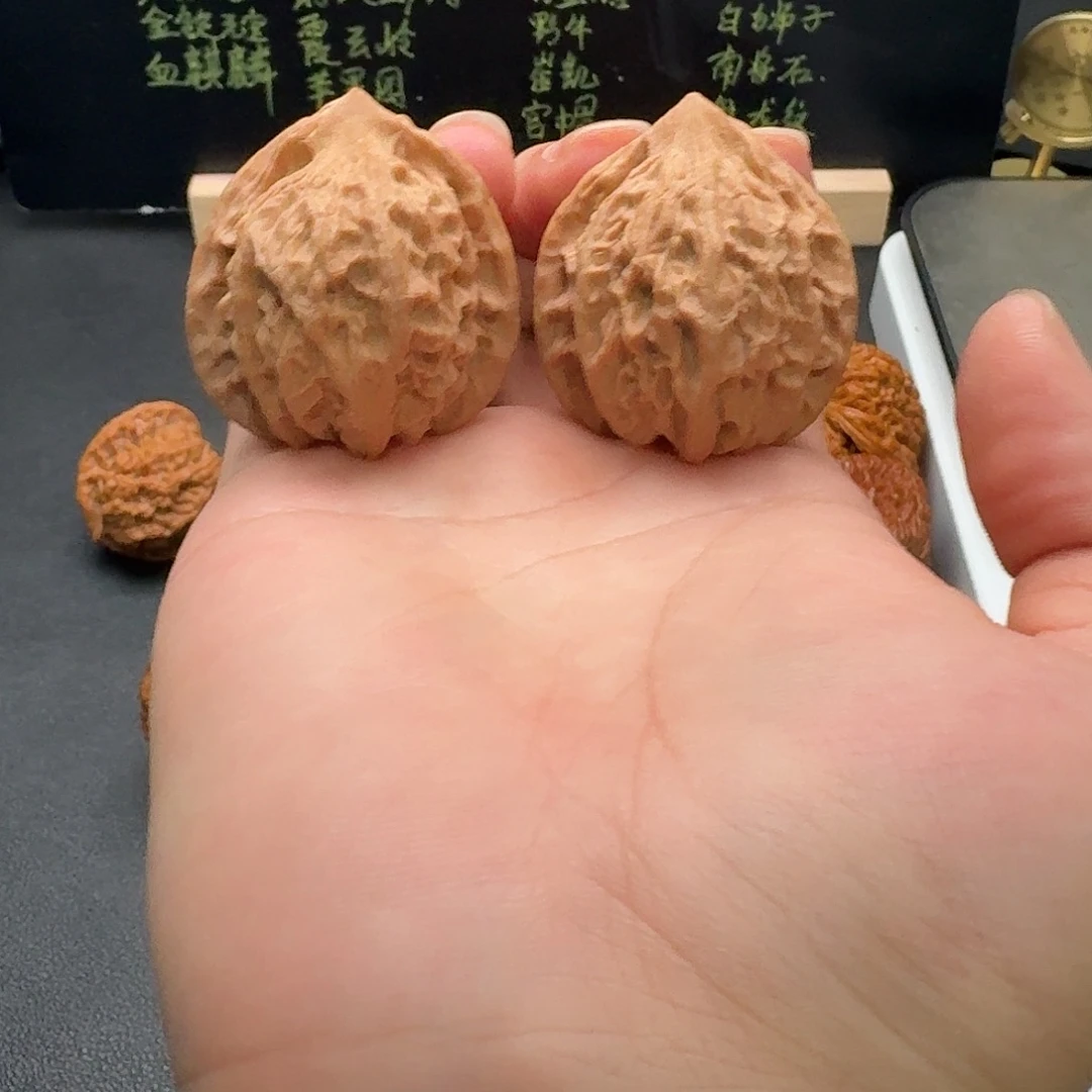 39/38/42灯笼文玩核桃