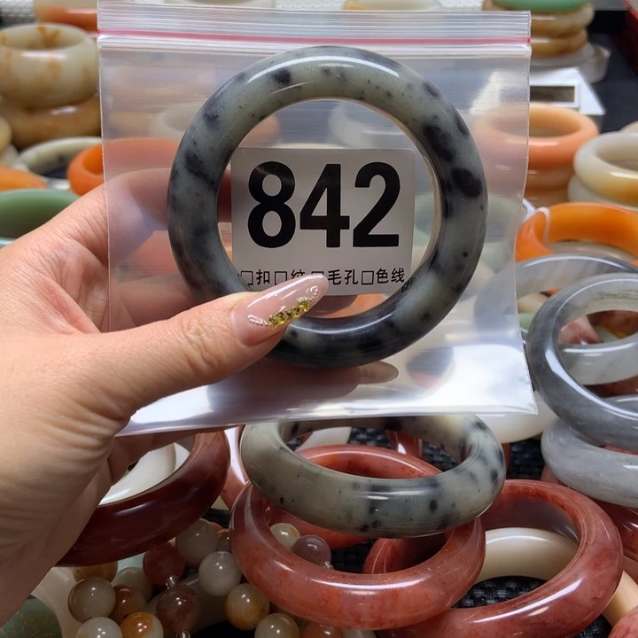 石英质玉手镯未镶嵌会****鸡