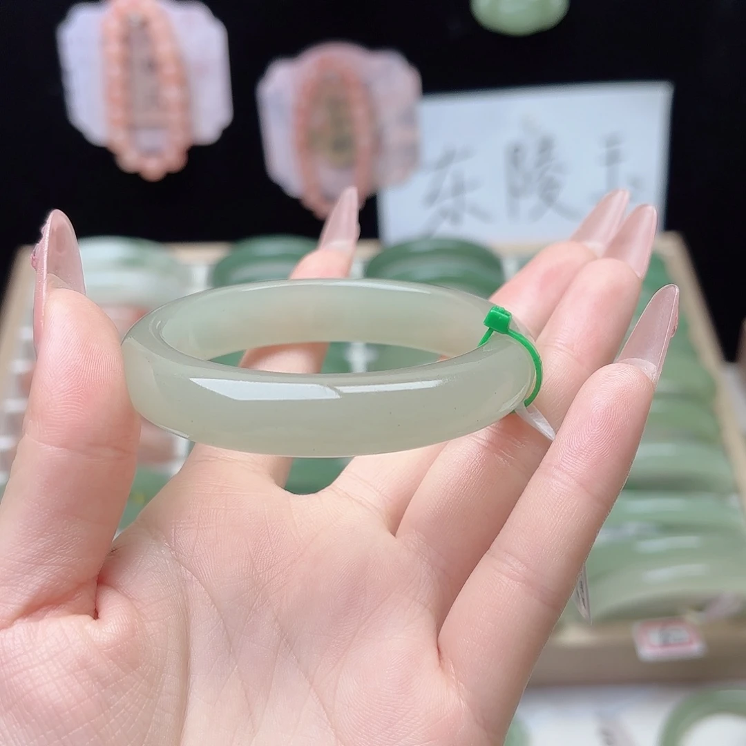 石英质玉未镶嵌手镯