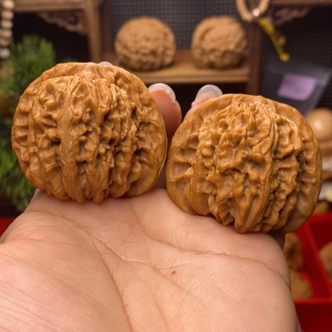 文玩核桃吊坠平谷楼。全品边45。肚42。丹。