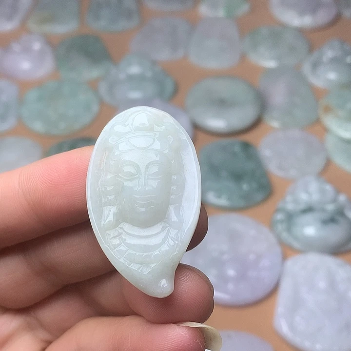 翡翠未镶嵌颈饰观音头