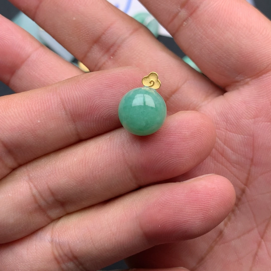 颈饰18K金镶嵌翡翠转运珠