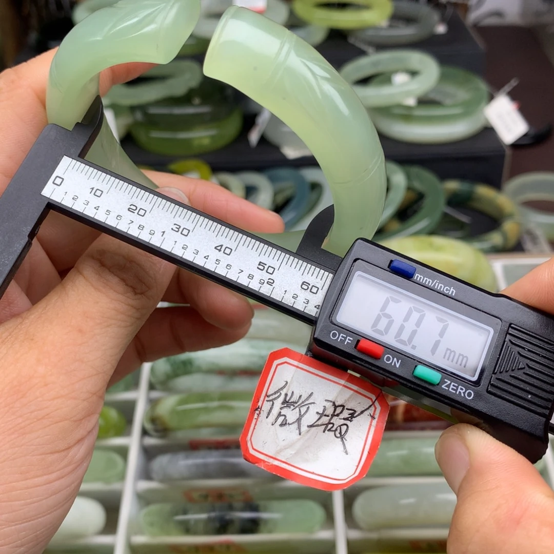 蛇纹石玉未镶嵌手镯503