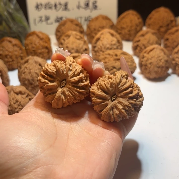 阳***＾文玩核桃吊坠18号链接