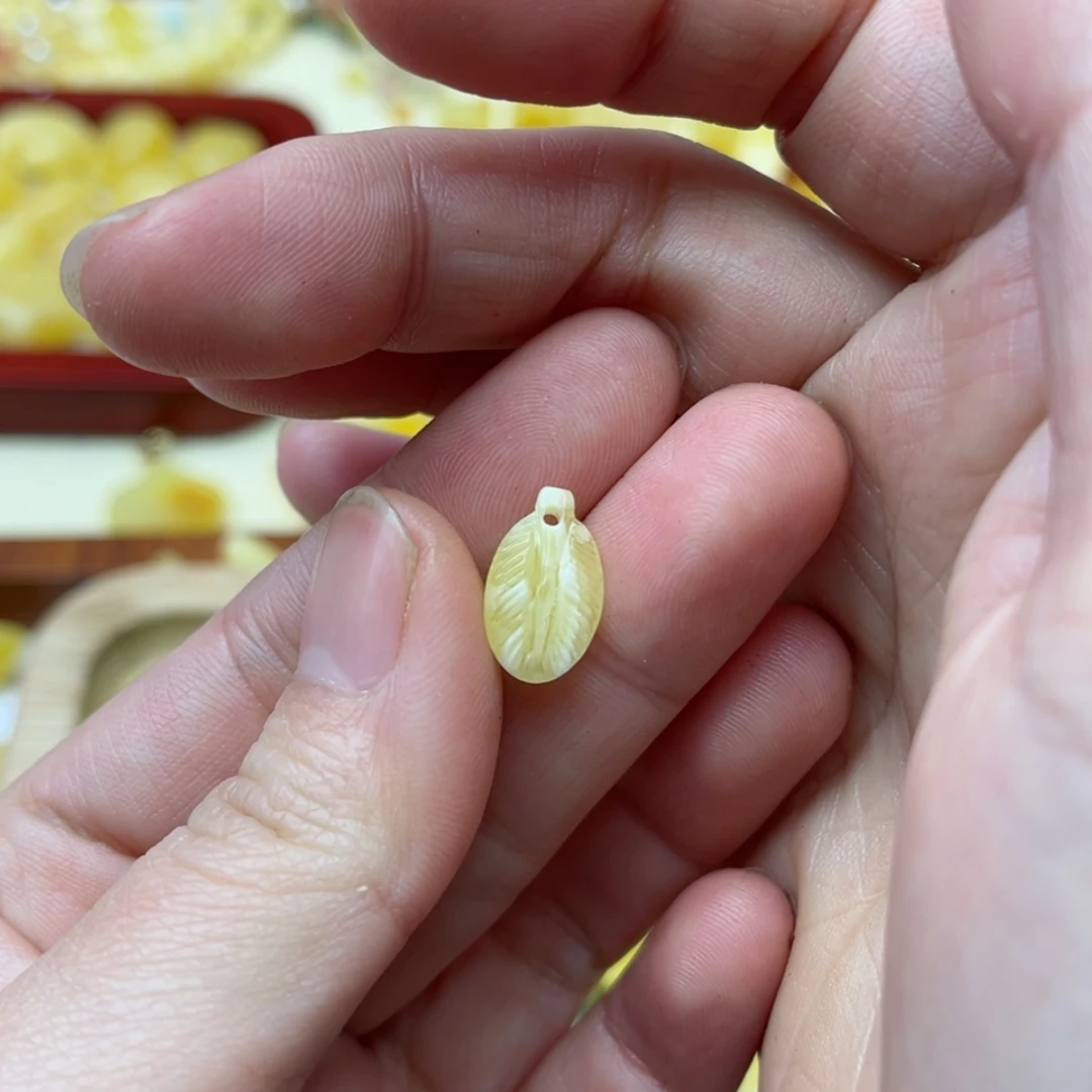 【闪购商品】蜜蜡裸石未镶嵌配饰