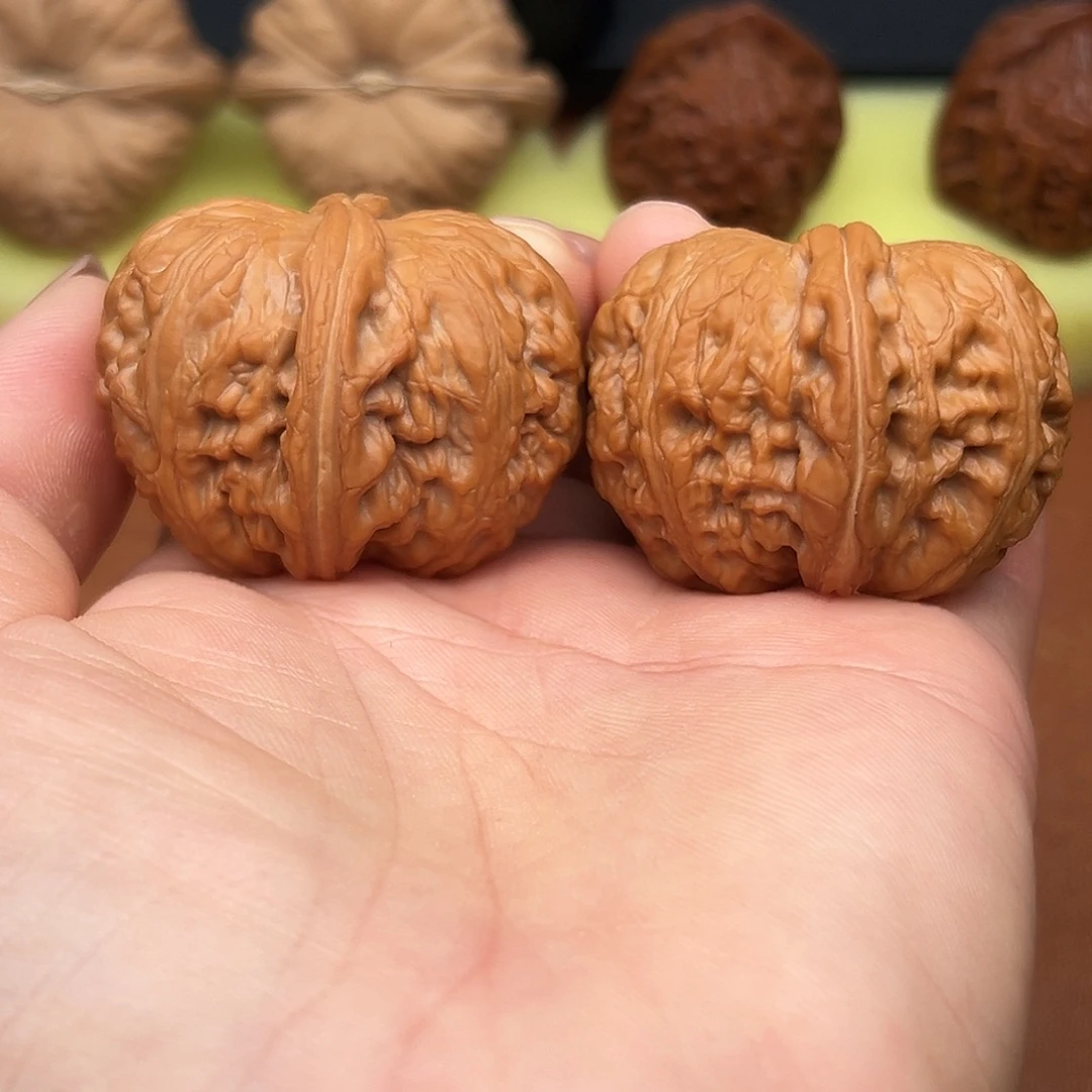 文玩核桃把件元宝