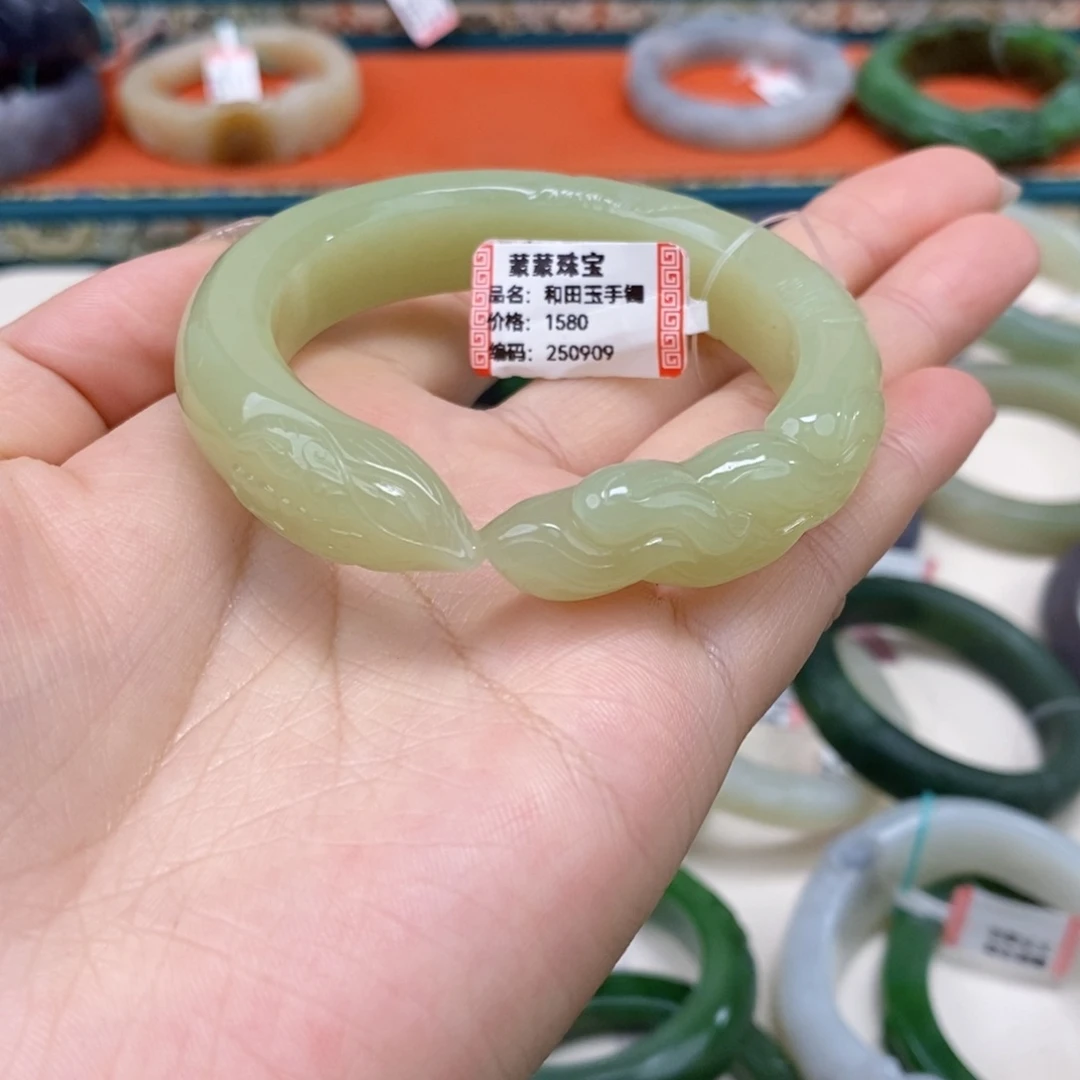 心***雨和田玉未镶嵌手镯黄口狐狸52.8#