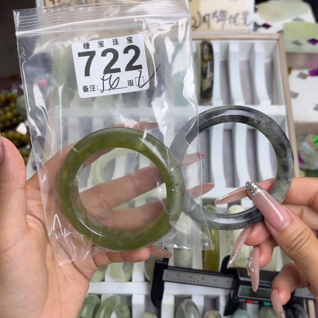 未镶嵌蛇纹石玉手镯?