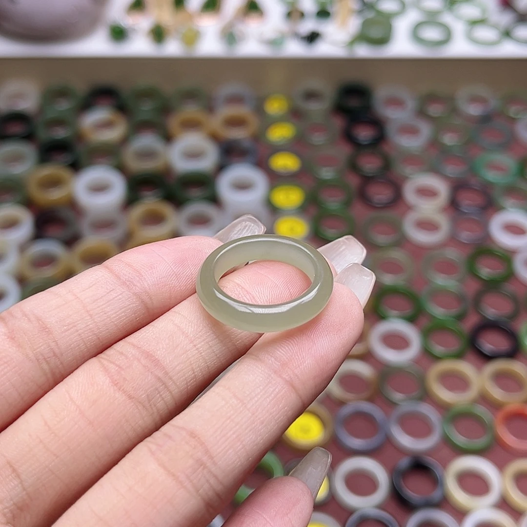 悦****和田玉戒指未镶嵌14圈 冰晴