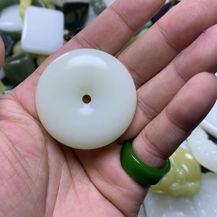 和田玉未镶嵌颈饰