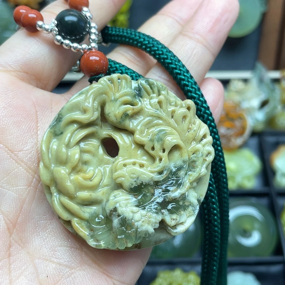 蛇纹石玉未镶嵌颈饰