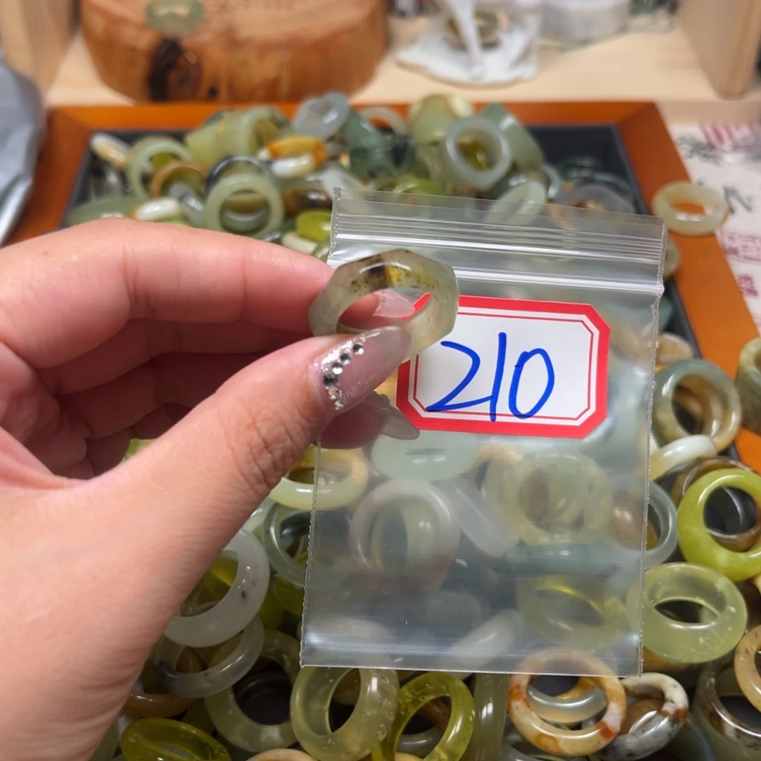 飛***飛蛇纹石玉未镶嵌珠宝奇石