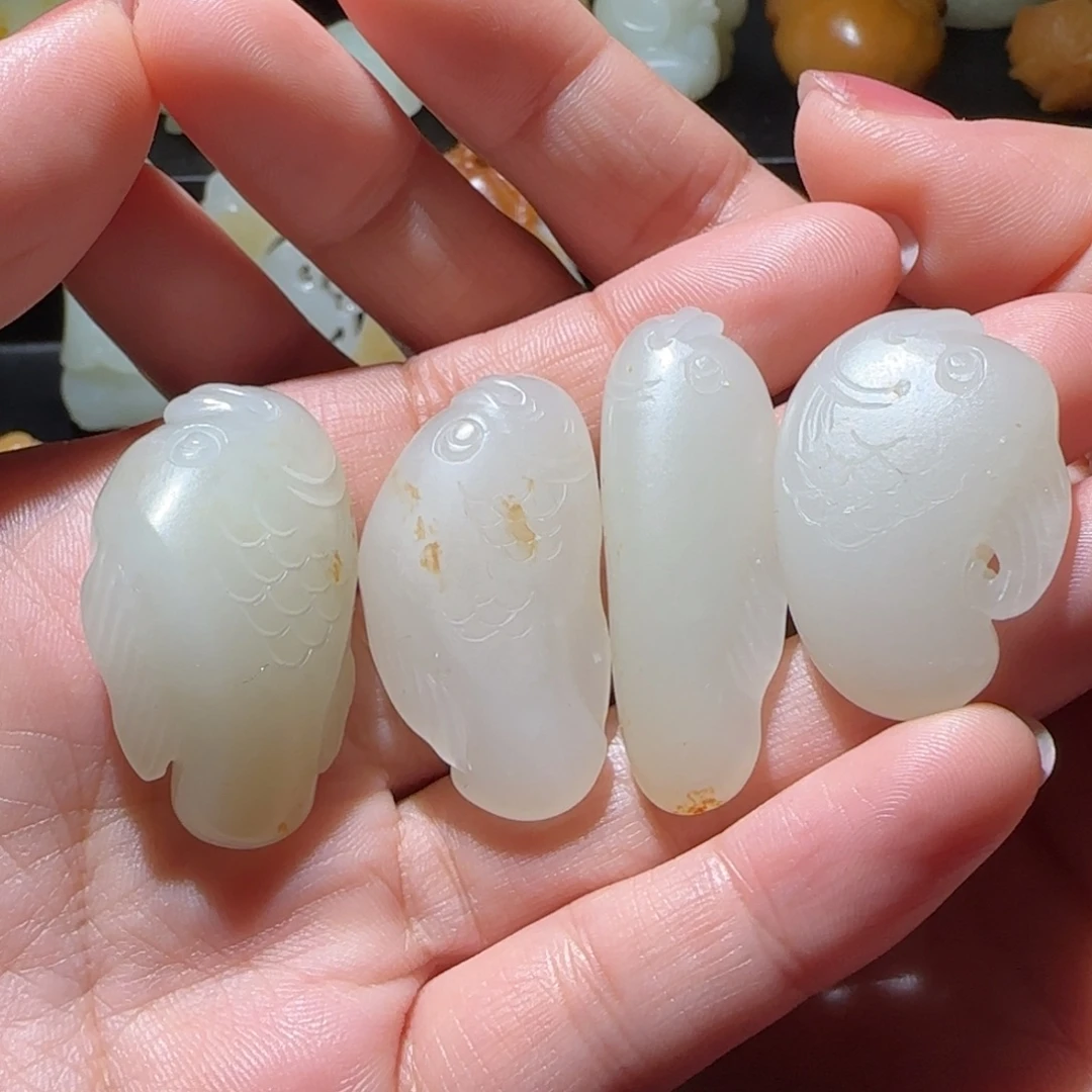 阳***人和田玉未镶嵌颈饰