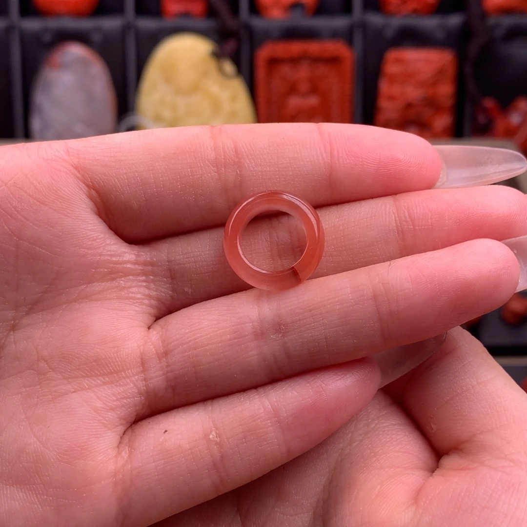 巷****南红玛瑙冰飘跑环10+未镶嵌