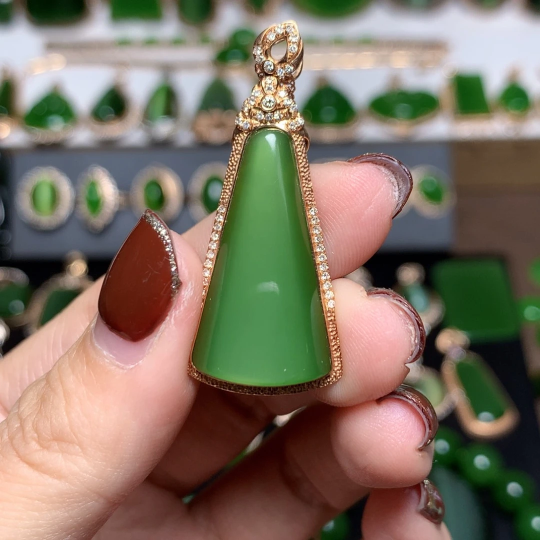 和田玉（碧玉）吊坠18K金镶嵌