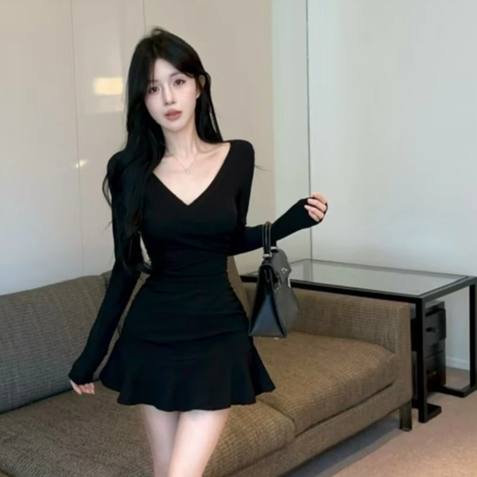 150cm145矮小个子连衣裙子女修身收腰包臀短裙秋冬掐腰纯欲小黑裙