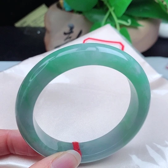 翡翠手镯未镶嵌       正圈56