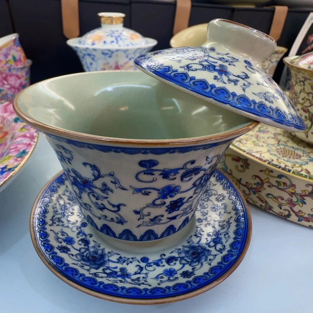 这些盖碗很漂亮我很喜欢！！