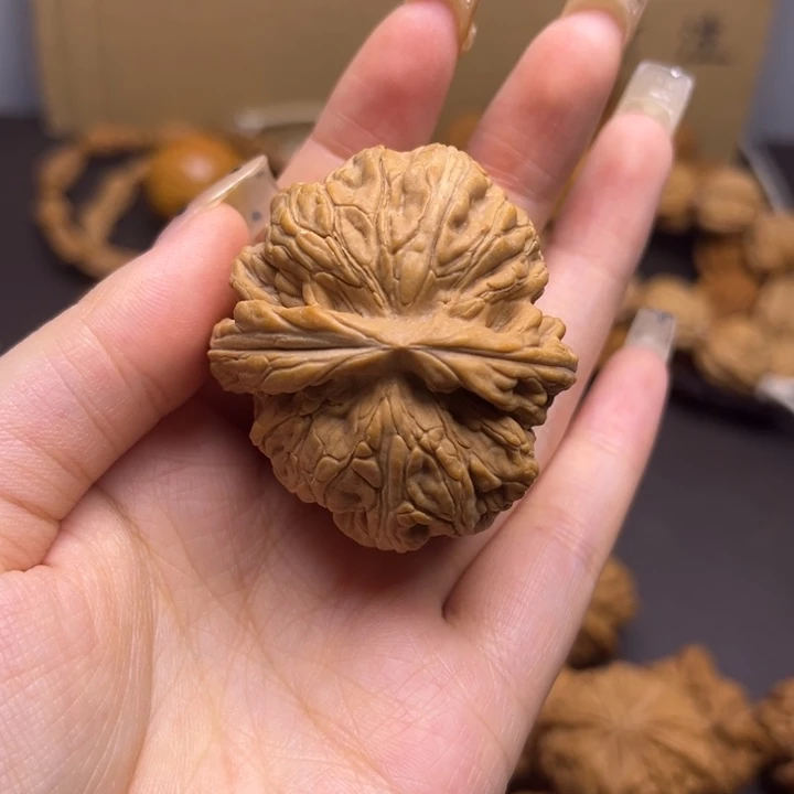 喵***喵桃核吊坠红锦鲤单只异型有瑕