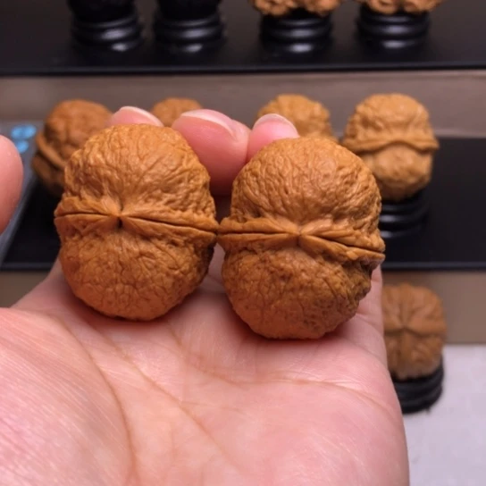 文玩核桃把件铁绣球31